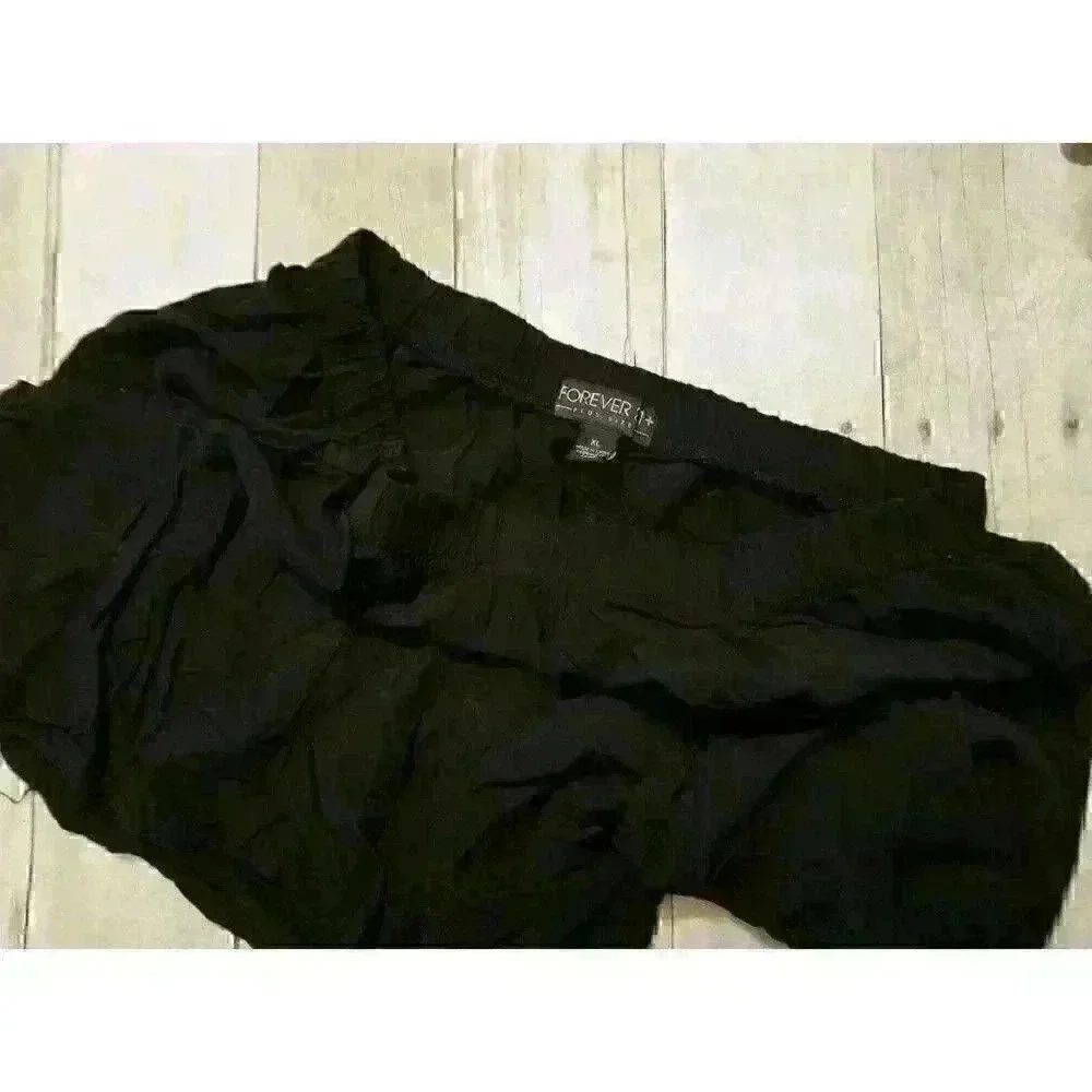 FOREVER 21 PLUS Womans BLACK Shorts Lightweight STRETCH Floppy Pockets size XL